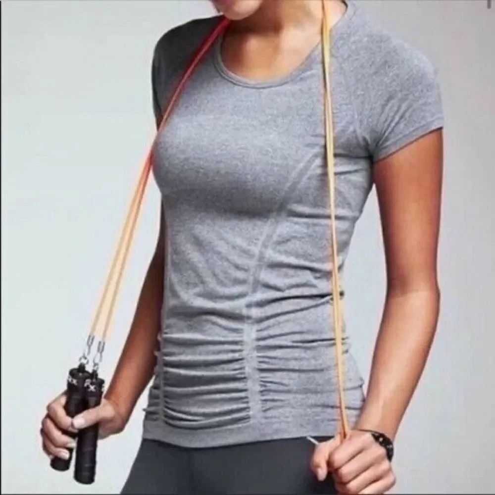✨ Athleta Fastest Track Tee Ruched Tee✨